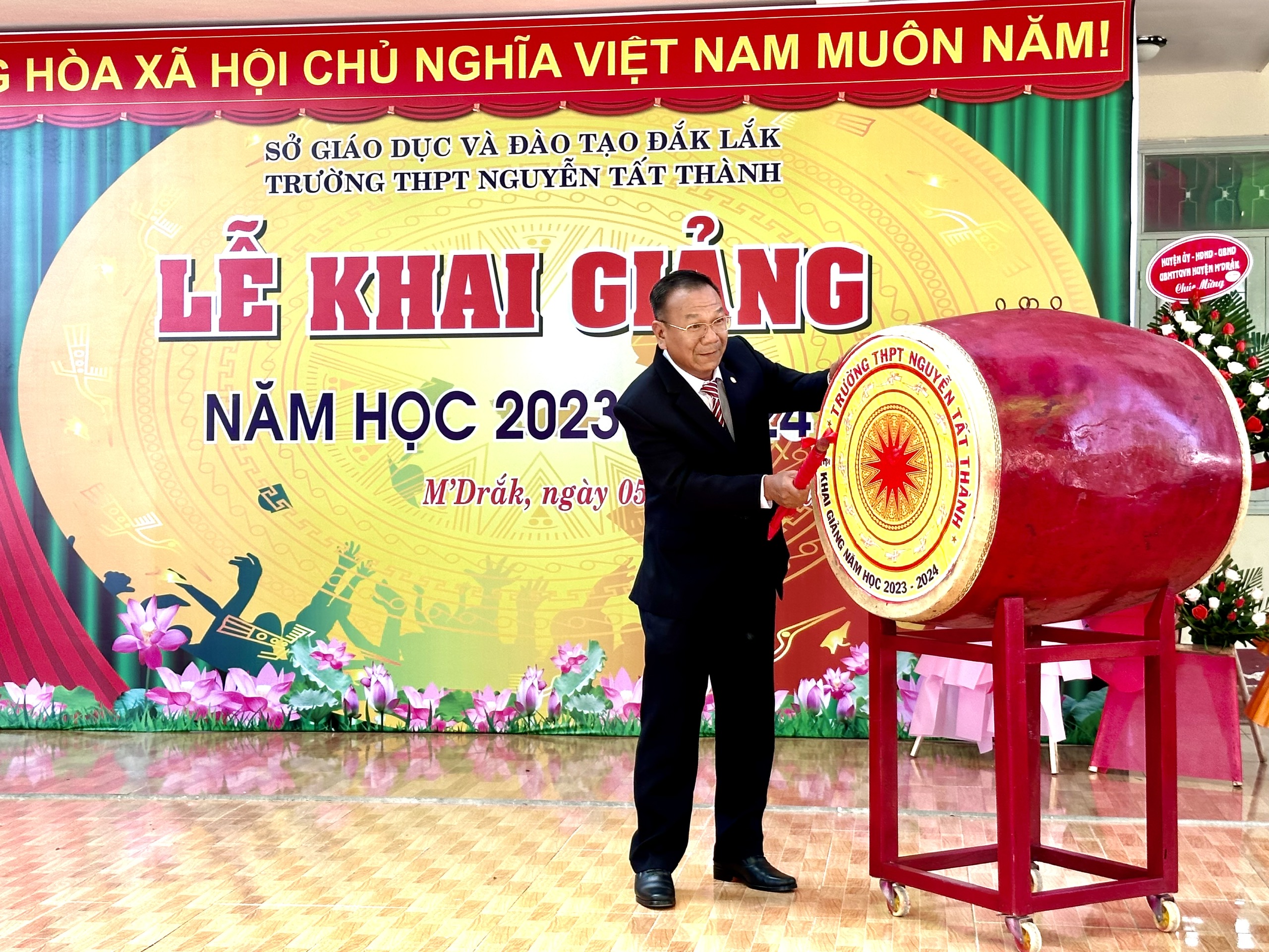 Thầy trò Trường THPT Nguyễn Tất Thành nô nức khai giảng năm học mới 2023-2024